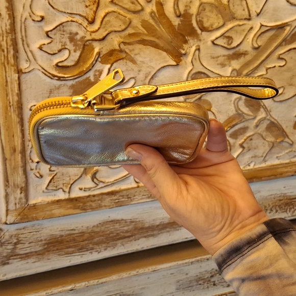 Lauren by Ralph Lauren Gold Everything Case. - Picture 12 of 16